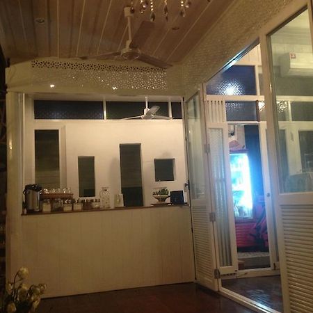 At Casa Guesthouse Amphawa Bagian luar foto