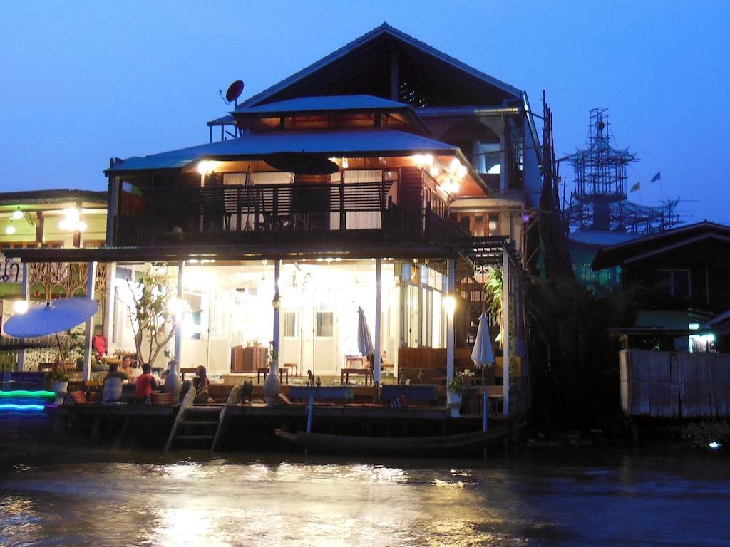At Casa Guesthouse Amphawa Bagian luar foto