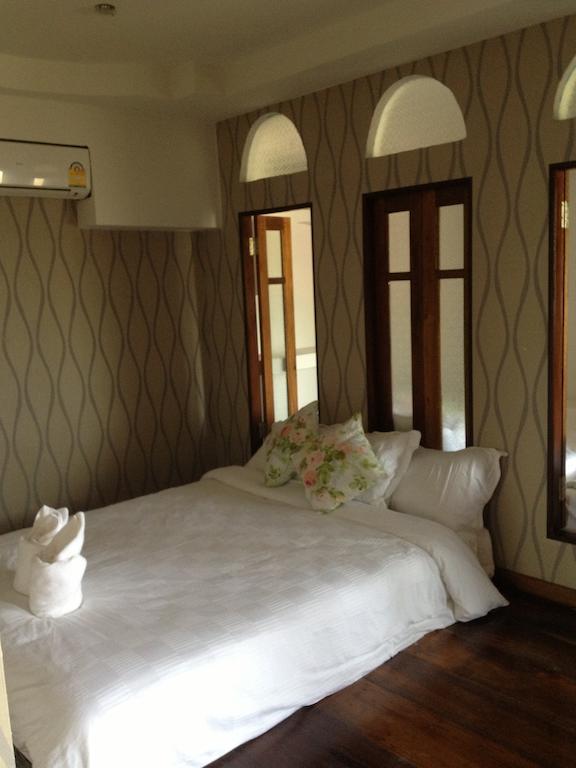 At Casa Guesthouse Amphawa Bagian luar foto