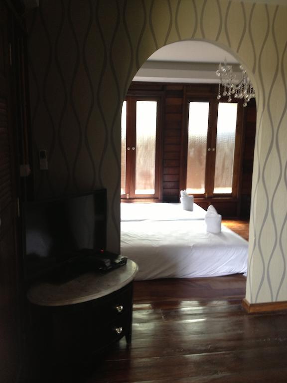 At Casa Guesthouse Amphawa Bagian luar foto