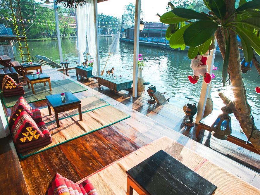 At Casa Guesthouse Amphawa Bagian luar foto
